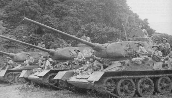 Nếu T-34-85 là một phần của thế hệ khởi đầu, thì T-54 và T-55 đánh dấu bước chuyển sang thế hệ xe tăng chủ lực thực sự.