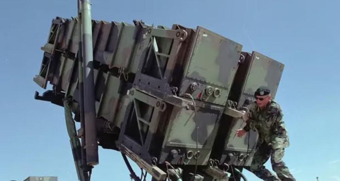 Ed Arnold, chuyên gia tại Viện Nghiên cứu Quốc phòng và An ninh Hoàng gia Anh (RUSI), cho rằng quá trình cung cấp vũ khí cho Ukraine đã được lên kế hoạch và tính toán kỹ lưỡng.