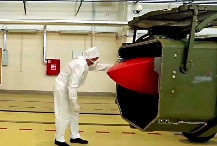 9M370 Burevestnik là một tên lửa hành trình chạy bằng năng lượng hạt nhân. Nga tuyên bố rằng lò phản ứng cỡ nhỏ tích hợp bên trong giúp quả đạn có tầm xa không giới hạn. Tổng thống Vladimir Putin đã nhiều lần tuyên bố thử nghiệm thành công loại tên lửa này.