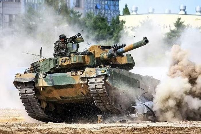 Một yếu tố khác của quá trình hiện đại hóa sẽ là trạm vũ khí điều khiển từ xa, có tác dụng cho phép kíp lái khai hỏa thêm vũ khí trong khi vẫn ở bên trong thân xe tăng được bọc giáp dày.