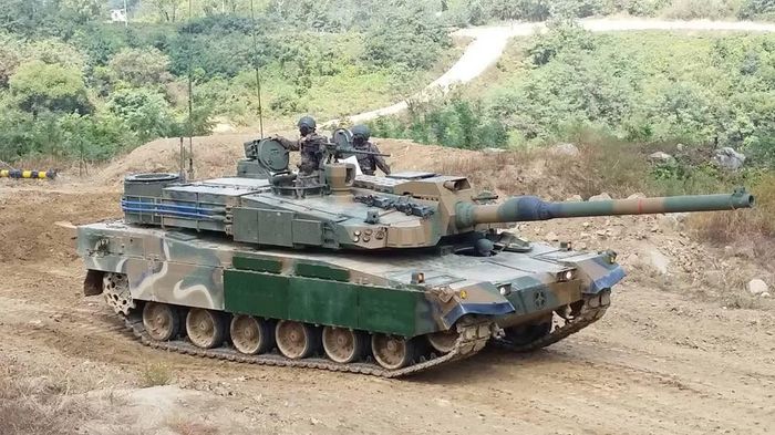 Theo thông tin mới nhất, Quân đội Peru đã xác định xe tăng và xe bọc thép của Hàn Quốc là lựa chọn ưu tiên để tái vũ trang, ngoài ra Morocco đang xem xét mua tới 400 chiếc K2.
