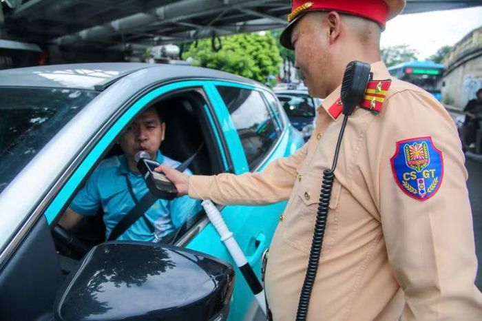 Đặc biệt, tăng cường kiểm tra nồng độ cồn đối với lai xe ô tô để phòng ngừa nguy cơ tai nạn giao thông