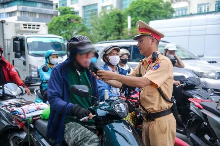 Kiểm tra định tính với tất cả các trường hợp có dấu hiệu nghi vấn sử dụng rượu, bia...