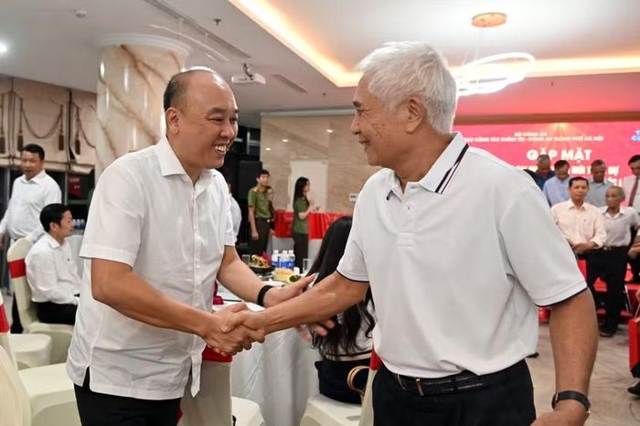 Đại tá Nguyễn Đức Long, Phó Giám đốc Công an thành phố Hà Nội thăm hỏi Đại tá, Thương binh CAND Ngô Minh Đức Nguyên Phó GIám đốc Công an tỉnh Đồng Nai
