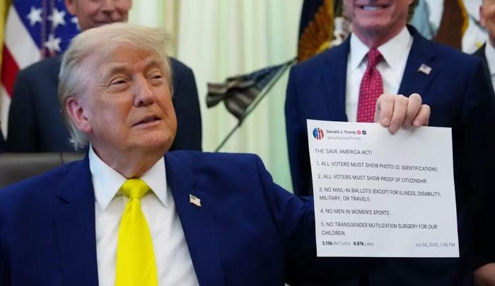 Theo bản kê khai tài chính được công bố ngày 30/6, thu nhập của ông Trump trong năm ngoái tăng lên hơn 2,2 tỷ USD. Tổng thống Mỹ cho rằng mức tăng này đến từ điều kiện thuận lợi trên thị trường tài chính.