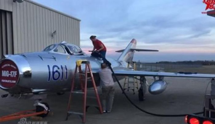 Một yếu tố quan trọng khác là cách Không quân Nhân dân Việt Nam sử dụng MiG-17. Thay vì tìm cách đối đầu trực diện với toàn bộ sức mạnh không quân Mỹ, các phi công có thể tận dụng địa hình, mạng lưới radar mặt đất và phương thức phục kích để tạo ra tình huống có lợi.