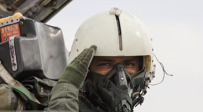 Kết quả là Su-17, mẫu máy bay được phát triển từ Su-7 và trở thành một trong những máy bay tấn công quan trọng của Liên Xô.