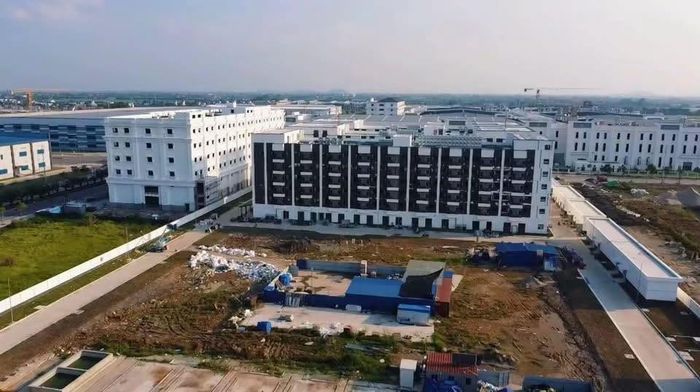 Khu nhà ở cho công nhân trong Khu công nghiệp Mỹ Thuận (phường Mỹ Lộc, tỉnh Ninh Bình) đang được xây dựng. Ảnh: CTV
