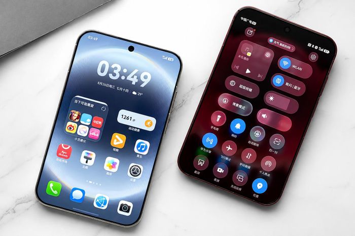 Thiết kế rộng ngang của Huawei Pura X View mang đến trải nghiệm sử dụng khác lạ. Ảnh: Tencent News.