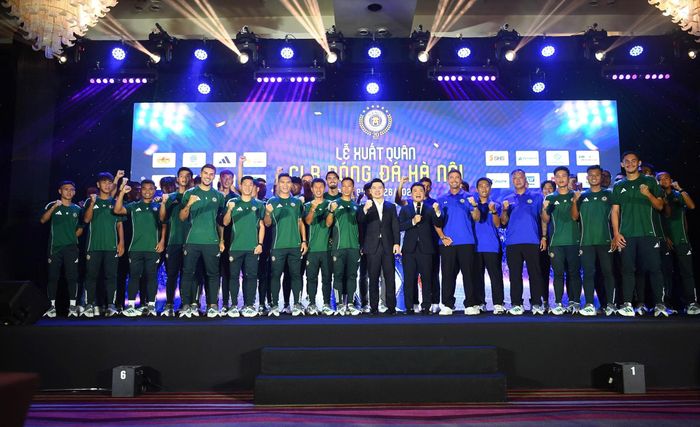  Lễ xuất quân CLB Hà Nội vào chiều 28/8 ở Hà Nội. Ảnh: CLB Hà Nội. 