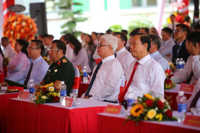  Các dự án khánh thành và khởi công dịp này diễn ra trong bối cảnh TP.HCM vừa đi qua 8 tháng đầu năm 2026 với những kết quả tích cực về kinh tế - xã hội. 