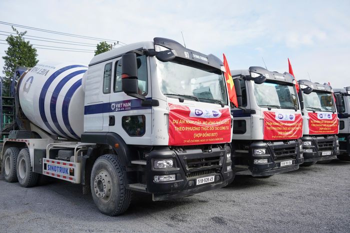  Với kinh phí 6.276 tỷ đồng, liên danh nhà đầu tư CII - CII PPP - IMIC đã khởi công dự án thành phần 2 - nâng cấp, mở rộng Quốc lộ 13 (từ cầu Bình Triệu đến ranh tỉnh Bình Dương cũ), theo phương thức đối tác công - tư (PPP), loại hợp đồng BOT; quy mô nâng cấp lên 10-14 làn xe, mặt cắt rộng 60 m, dự kiến đưa vào khai thác năm 2029. 