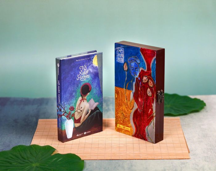  77 bài thơ Nôm, 38 bài thơ chữ Hán trong Lưu Hương ký và những nghiên cứu về cuộc đời, di sản của Hồ Xuân Hương được tập hợp trong một ấn phẩm dành cho những người muốn trở lại với thế giới thơ của “Bà chúa thơ Nôm”. Cuốn sách mở ra cơ hội khám phá một Hồ Xuân Hương đa diện với tiếng thơ sắc sảo, tài hoa và đầy bản lĩnh. Đây là lựa chọn cho những ngày nghỉ khi người đọc muốn mở ngẫu nhiên một trang sách, đọc chậm vài bài thơ và dành thời gian thưởng thức một trong những tiếng thơ đặc biệt của văn học Việt Nam. Ảnh: Thái Hà Book. 