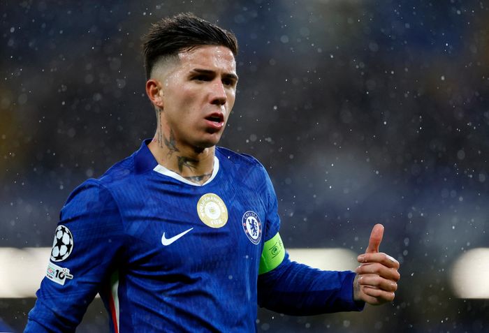 Fernandez trên đường gia nhập Man City.