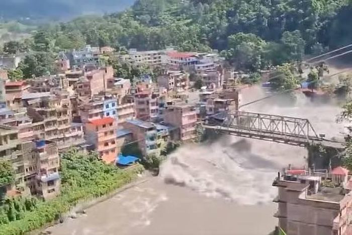  Nepal cho biết đã tìm thấy ít nhất 392 thi thể sau khi mưa lớn gây ra lũ lụt trên diện rộng. Ảnh: Gulf News. 