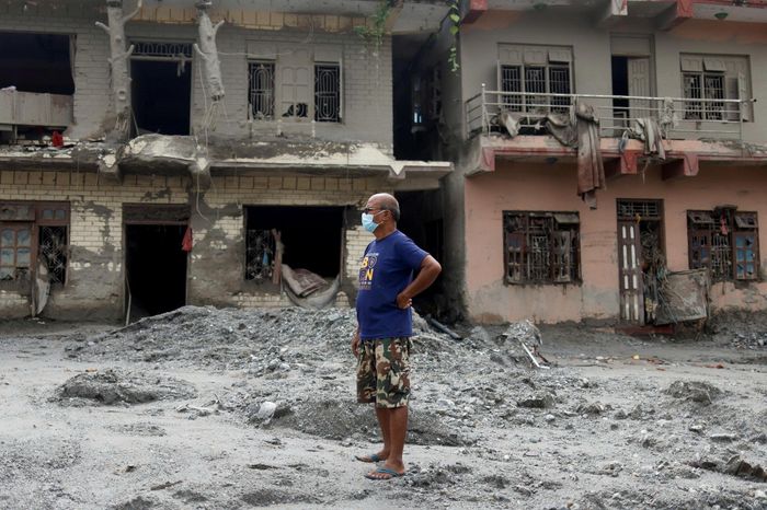 Hậu quả sau vụ sập sông băng gây ra lũ quét ở biên giới Nepal-Trung Quốc. Ảnh: Reuters.
