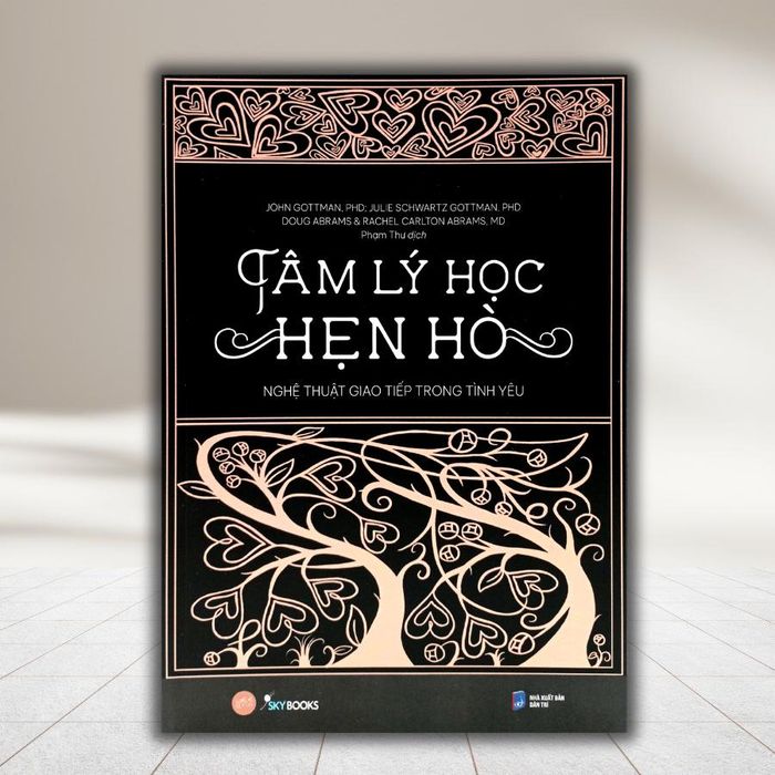  Cuốn "Tâm lý học hẹn hò" là nguồn tham khảo không chỉ dành cho những người mới yêu mà còn phù hợp với các cặp đôi lâu năm muốn hiểu nhau hơn. Ảnh: Alpha Books. 