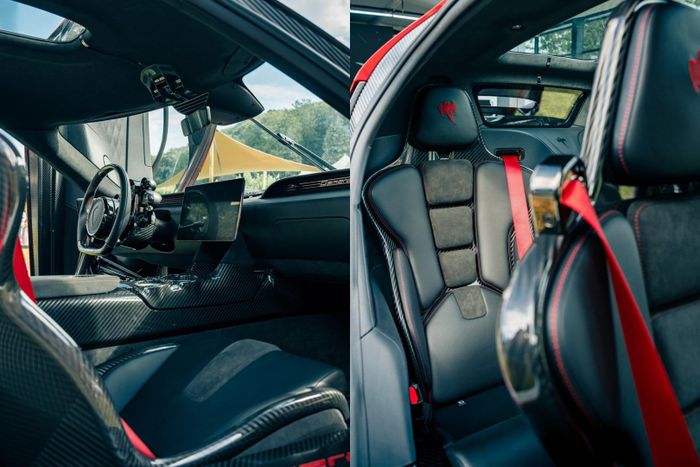 Vẫn sở hữu cấu hình 4 chỗ ngồi quen thuộc, nội thất của Koenigsegg Gemera được bọc da và Alcantara cao cấp màu đen Engel Svart, kết hợp những đường chỉ đỏ tương phản.