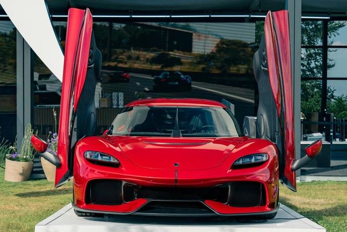 Sau 6 năm xuất hiện, chiếc Koenigsegg Gemera phiên bản thương mại đầu tiên đã được bàn giao cho một khách hàng tại sự kiện Aurora Concours vào tháng 6/2026.