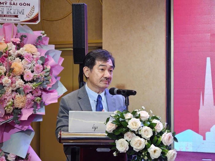 PGS.TS Nguyễn Huy Thắng, Trưởng Khoa Bệnh lý Mạch máu Não, Bệnh viện Nhân dân 115 báo cáo tại hội nghị. Ảnh: Nguyễn Thuận.