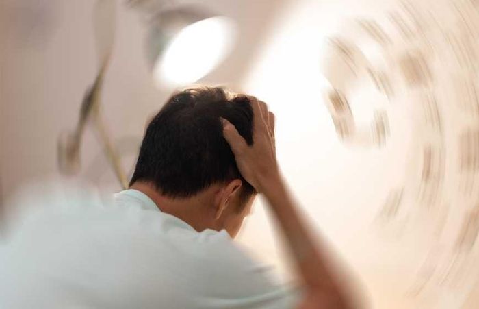 Nam thanh niên từng có 2 cơn thiếu máu não thoáng qua trước khi đột quỵ. Ảnh minh hoạ: Shutterstock.