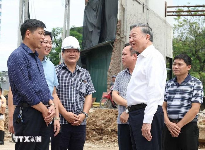  Tổng Bí thư, Chủ tịch nước Tô Lâm kiểm tra thực địa tại Dự án đầu tư xây dựng đường Vành đai 1 (đoạn Hoàng Cầu - Voi Phục). Ảnh: Thống Nhất/TTXVN. 