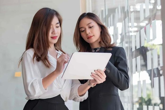  Giao tiếp giúp khai thông dòng chảy tập thể và dòng chảy cá nhân tại nơi làm việc. Ảnh: Shutterstock.