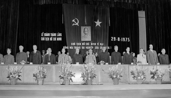 Lễ khánh thành Lăng Chủ tịch Hồ Chí Minh ngày 29.8.1975. Nguồn: BQL Lăng Chủ tịch Hồ Chí Minh
