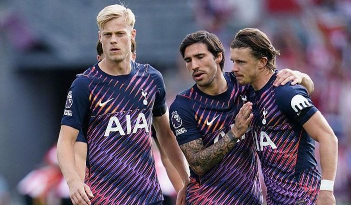 Tottenham gây thất vọng khi thua đậm 0-3 ở trận ra quân