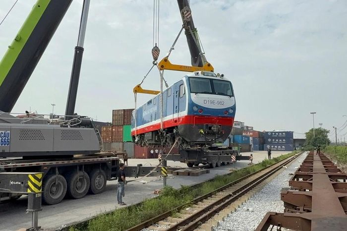 Việc đưa các đầu máy mới vào khai thác sẽ từng bước bổ sung, thay thế các đầu máy đã khai thác lâu năm