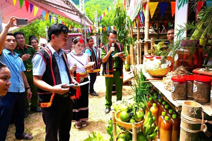 Qua “Thanh Bồng qua ống kính số”, đồng bào Co đưa văn hóa và vẻ đẹp quê hương đến gần hơn với du khách