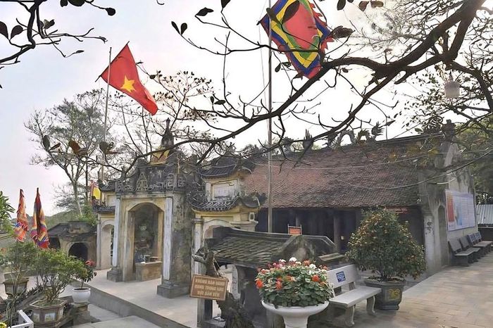 Đền Độc Cước trên núi Cổ Giải là điểm đến văn hóa, tâm linh nổi bật, góp phần tạo thêm sức hút cho du lịch Sầm Sơn quanh năm