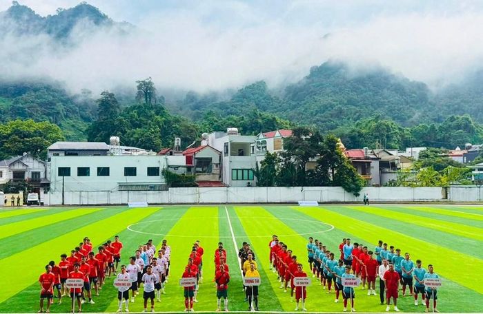 Giải bóng đá nam dân tộc Mông có sự tham gia của 6 đội bóng đến từ các xã, phường thuộc Khu du lịch quốc gia Mộc Châu