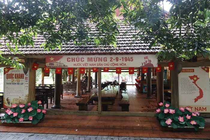 Không gian mang đậm tinh thần tự hào dân tộc ngày Quốc khánh 2.9 tại Khu du lịch sinh thái Thung Nham