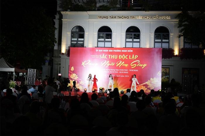 Mỗi công viên, vườn hoa, hay khu vực công cộng đều có thể bố trí thành một sân khấu với các hoạt động văn hoá, kết nối cộng đồng
