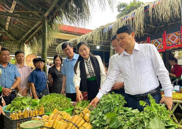 Ngày 29.8, tại khu vực ngã ba Muổi Nọi, xã Muổi Nọi, tỉnh Sơn La tổ chức khai mạc Chợ phiên Muổi Nọi với chủ đề “Nơi hội tụ bản sắc văn hóa, nông sản địa phương và ẩm thực vùng cao”