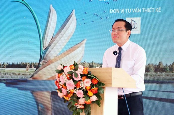 Phó Chủ tịch UBND tỉnh Cà Mau Ngô Vũ Thăng phát biểu tại lễ khởi công