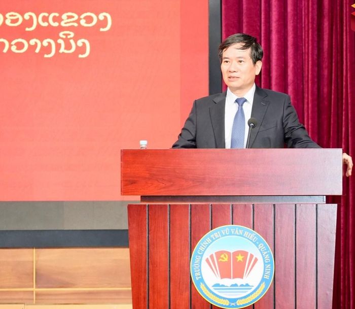 Ông Vũ Quyết Tiến, Phó Bí thư Tỉnh ủy Quảng Ninh phát biểu tại chương trình