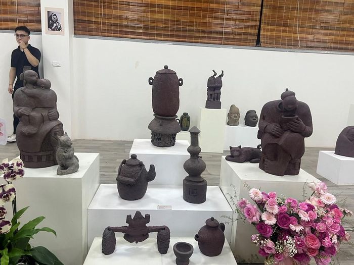 Các đồ vật xung quanh cuộc sống của người Mông