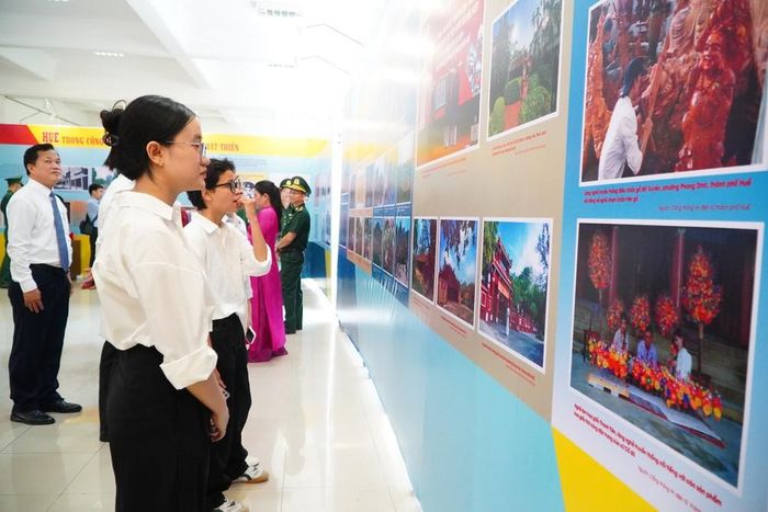 Triển lãm chuyên đề “Chủ tịch Hồ Chí Minh với những mốc lịch sử năm 1946”. Ảnh: Mai Trang - TTXVN