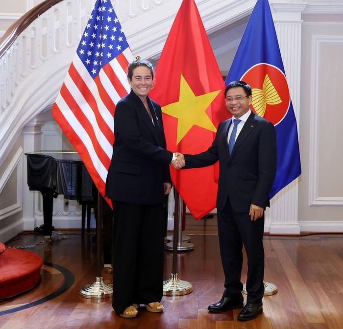 Phó Thủ tướng Nguyễn Văn Thắng tiếp Giám đốc Chính sách Cơ quan Tài chính Phát triển quốc tế Hoa Kỳ (DFC) Caroline Vik - Ảnh chinhphu.vn/Đức Tuân