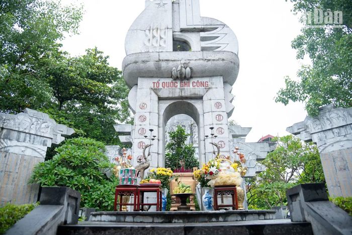 Khách tham quan sẽ thực hiện lễ dâng hương trang nghiêm nhằm tri ân gần 20.000 anh hùng liệt sĩ Trường Sơn đã ngã xuống vì độc lập tự do.
