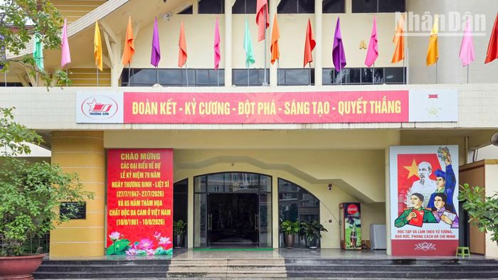 Được thành lập vào ngày 13/7/1995 trên cơ sở kế thừa Bảo tàng Trường Sơn trong những năm tháng kháng chiến gian khổ, Bảo tàng Đường Hồ Chí Minh là không gian duy nhất tại Việt Nam lưu giữ trọn vẹn hình ảnh một con đường huyền thoại bằng một bảo tàng riêng biệt.