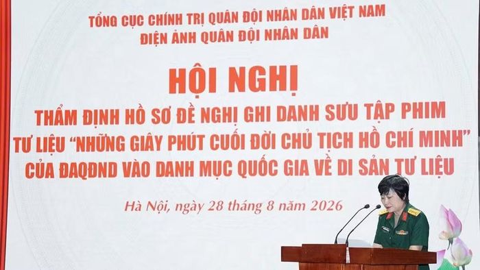 Đại tá Nguyễn Thu Dung, Giám đốc Điện ảnh Quân đội nhân dân phát biểu tại Hội nghị. (Ảnh: ĐAQĐ)