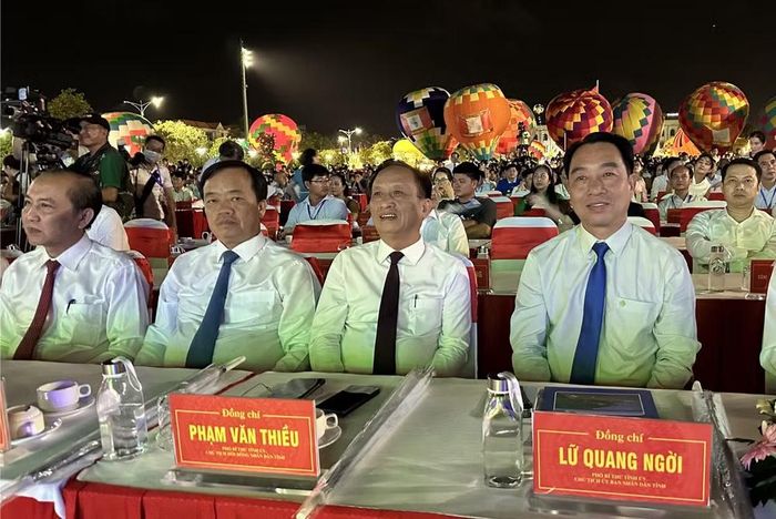 Các đại biểu dự Ngày hội Văn hóa di sản và Lễ hội Khinh khí cầu lần thứ I, năm 2026 tại phường Bạc Liêu, tỉnh Cà Mau. (Ảnh: TRỌNG DUY)