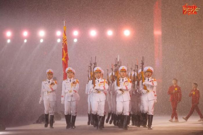 Màn diễu binh ấn tượng tại chương trình “Tổ quốc trong tim”.