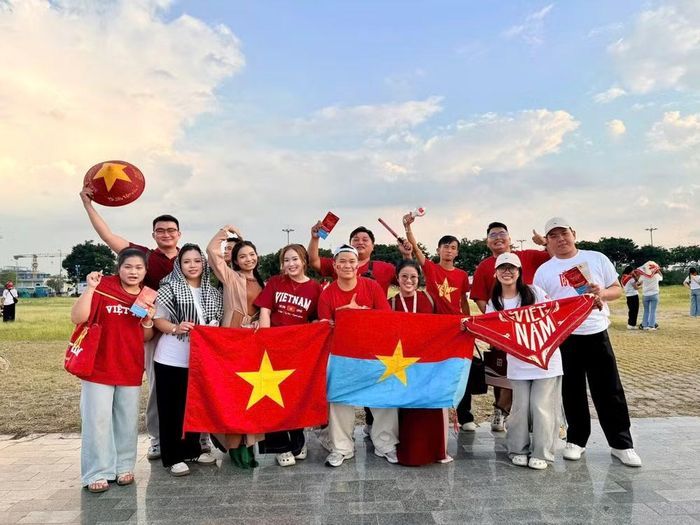 Nhóm bạn của anh Trần Thanh Tùng hứa hẹn gặp lại nhau ở mùa tiếp theo của "Tổ quốc trong tim".
