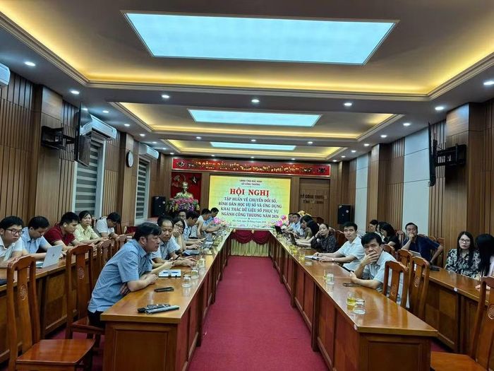 Bắc Ninh phát động mạnh mẽ phong trào “Bình dân học vụ số”. (Ảnh: Trần Hải)