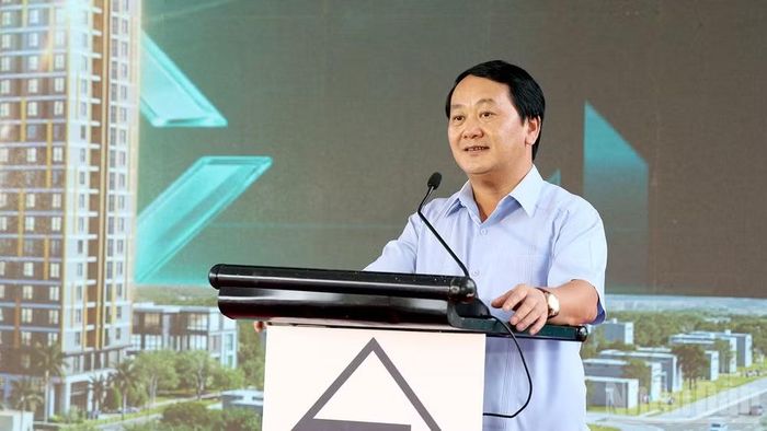 Đồng chí Hầu A Lềnh, Ủy viên Trung ương Đảng, Bí thư Tỉnh ủy Tuyên Quang phát biểu tại lễ khởi công.