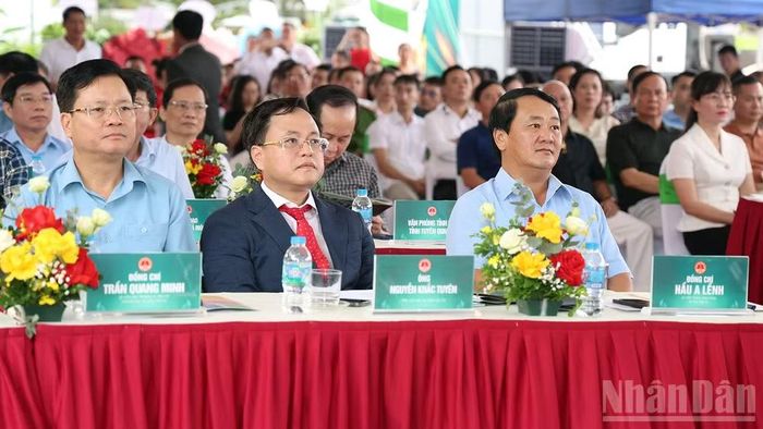 Đại biểu dự lễ khởi công.